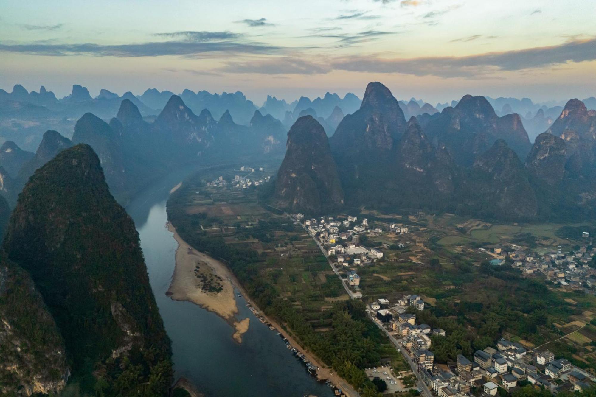 Leisure Courtyard Hotel Yangshuo-Free Shuttle Bus To Yangshuo Station Stay 2 Nights One Way Dış mekan fotoğraf