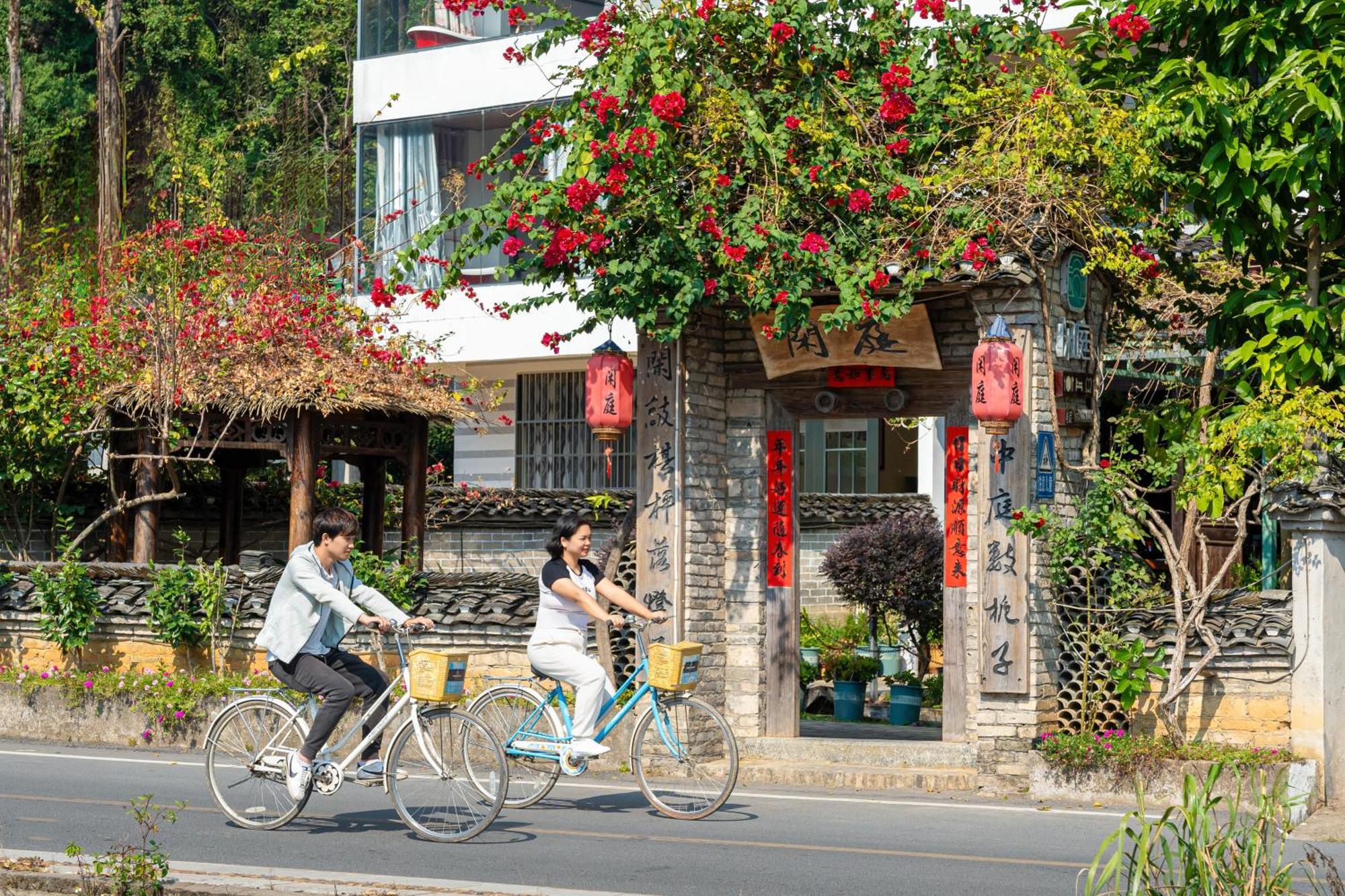 Leisure Courtyard Hotel Yangshuo-Free Shuttle Bus To Yangshuo Station Stay 2 Nights One Way Dış mekan fotoğraf